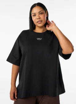 Aktiv-T-Shirt mit lockerer Passform und aufgesticktem Statement