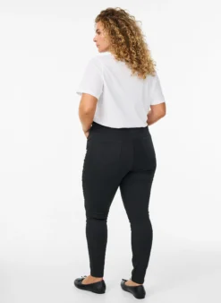 Amy High-Waist Jeans in Schwarz