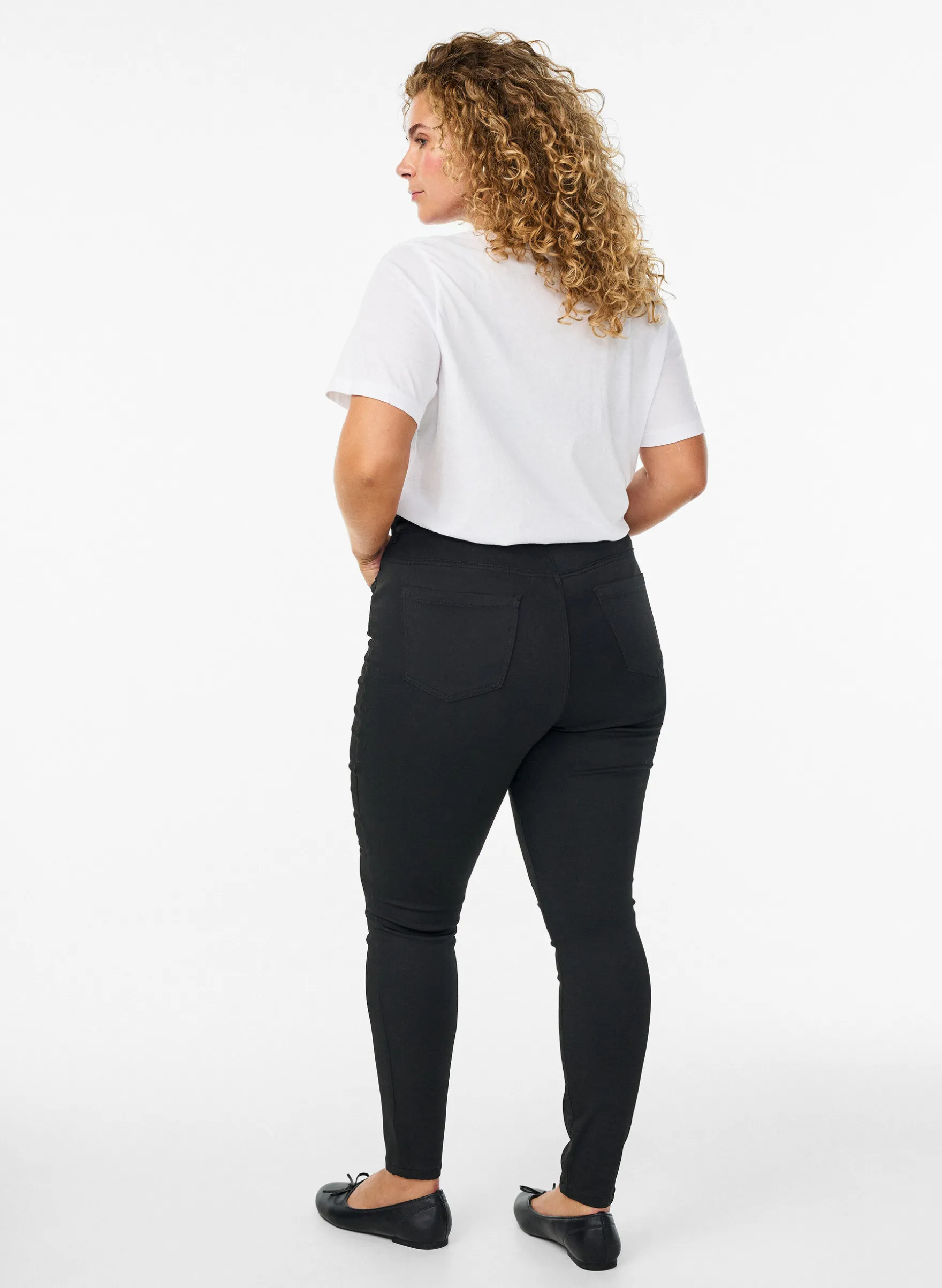 Amy High-Waist Jeans in Schwarz