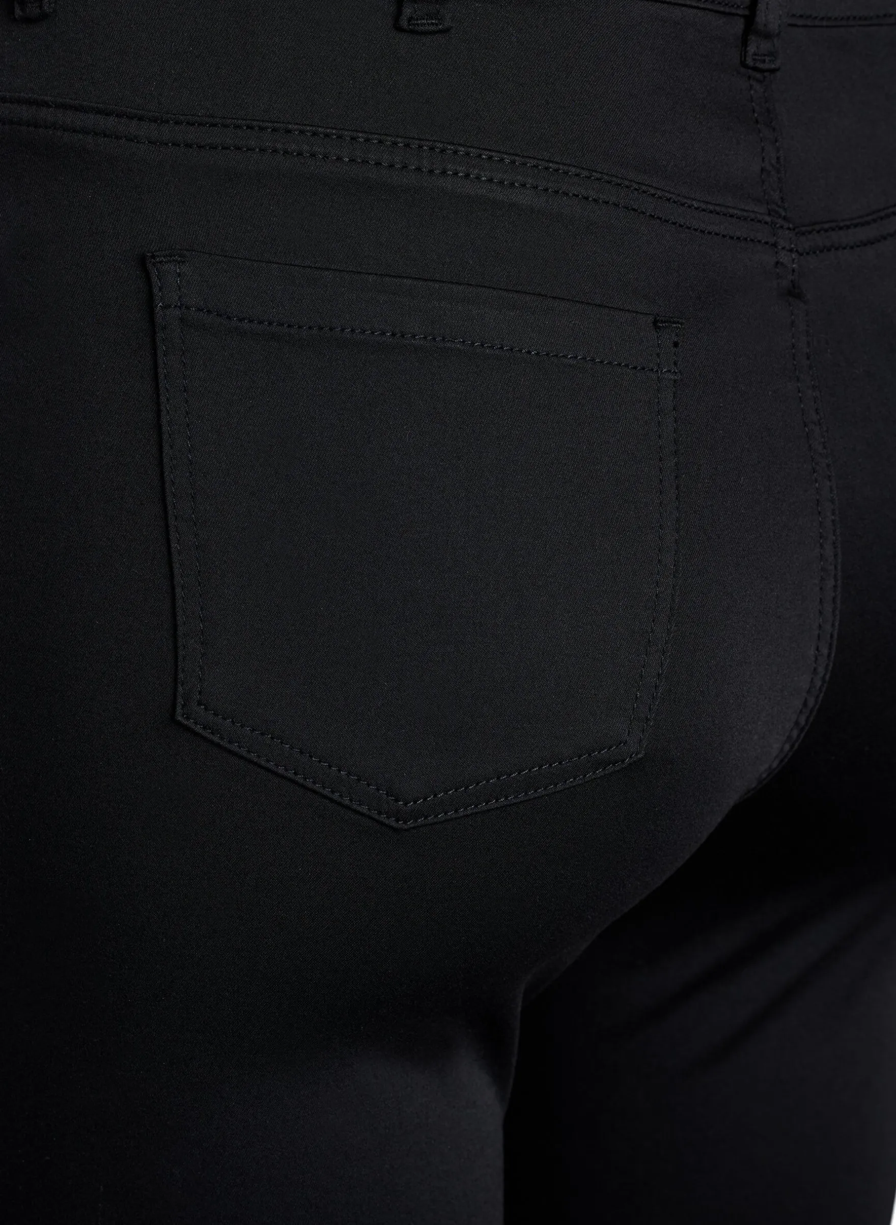 Amy High-Waist Jeans in Schwarz