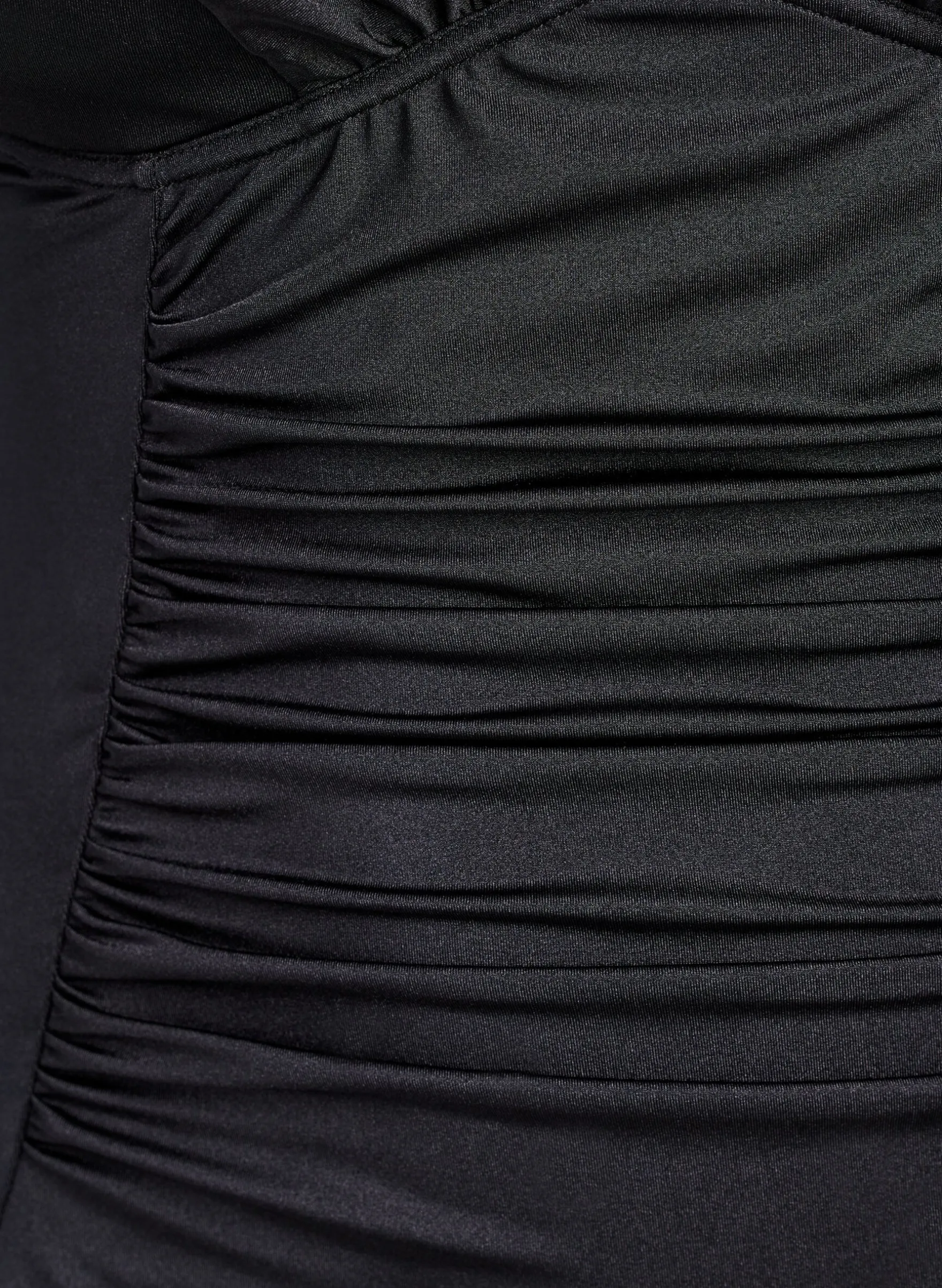 Badeanzug mit V-Ausschnitt und Ringdetail