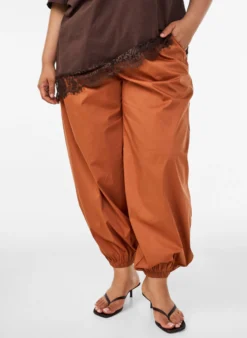 Ballonhose mit Taschen und elastischem Bund