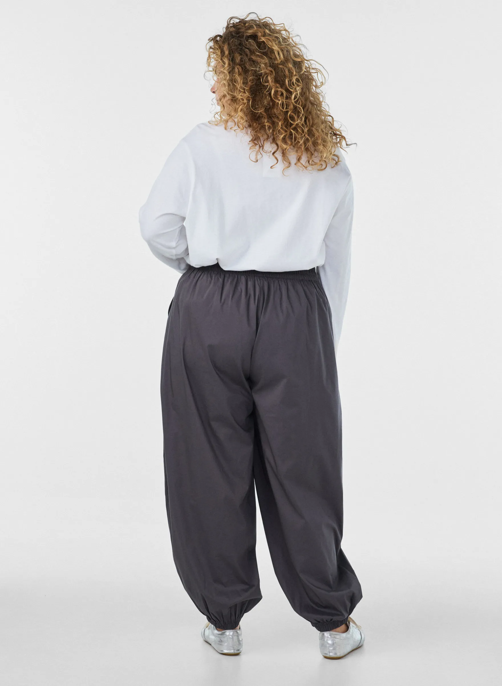 Ballonhose mit Taschen und elastischem Bund