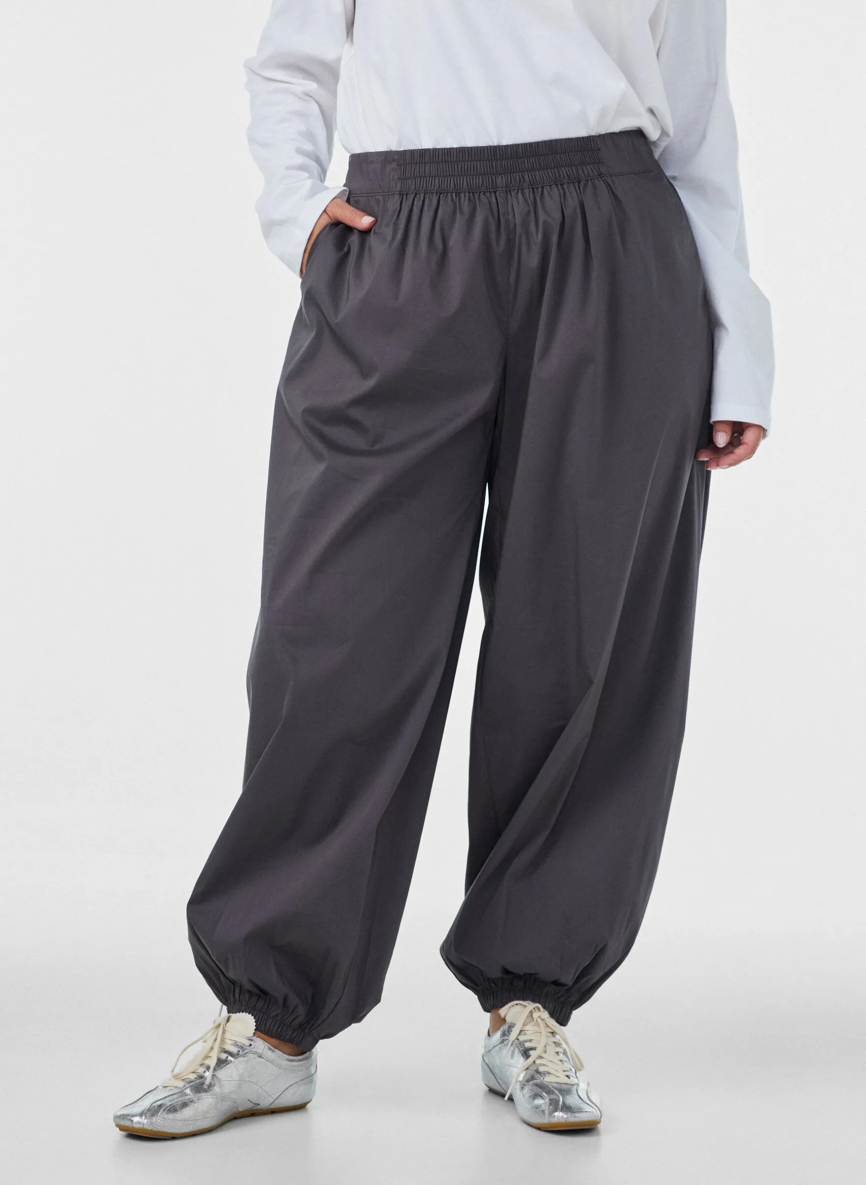 Ballonhose mit Taschen und elastischem Bund
