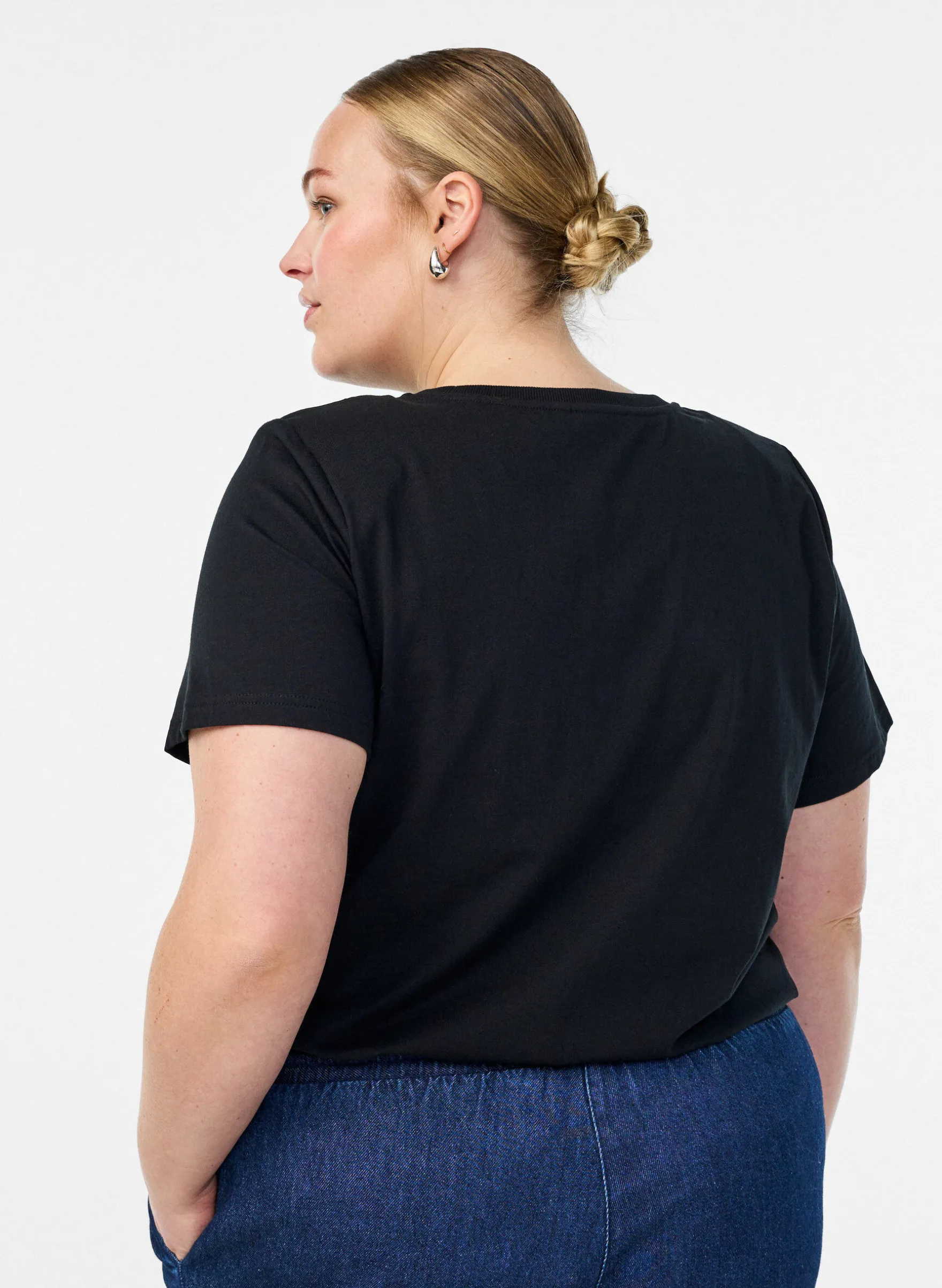 Basic-T-Shirt aus Baumwolle mit Schulterpolstern