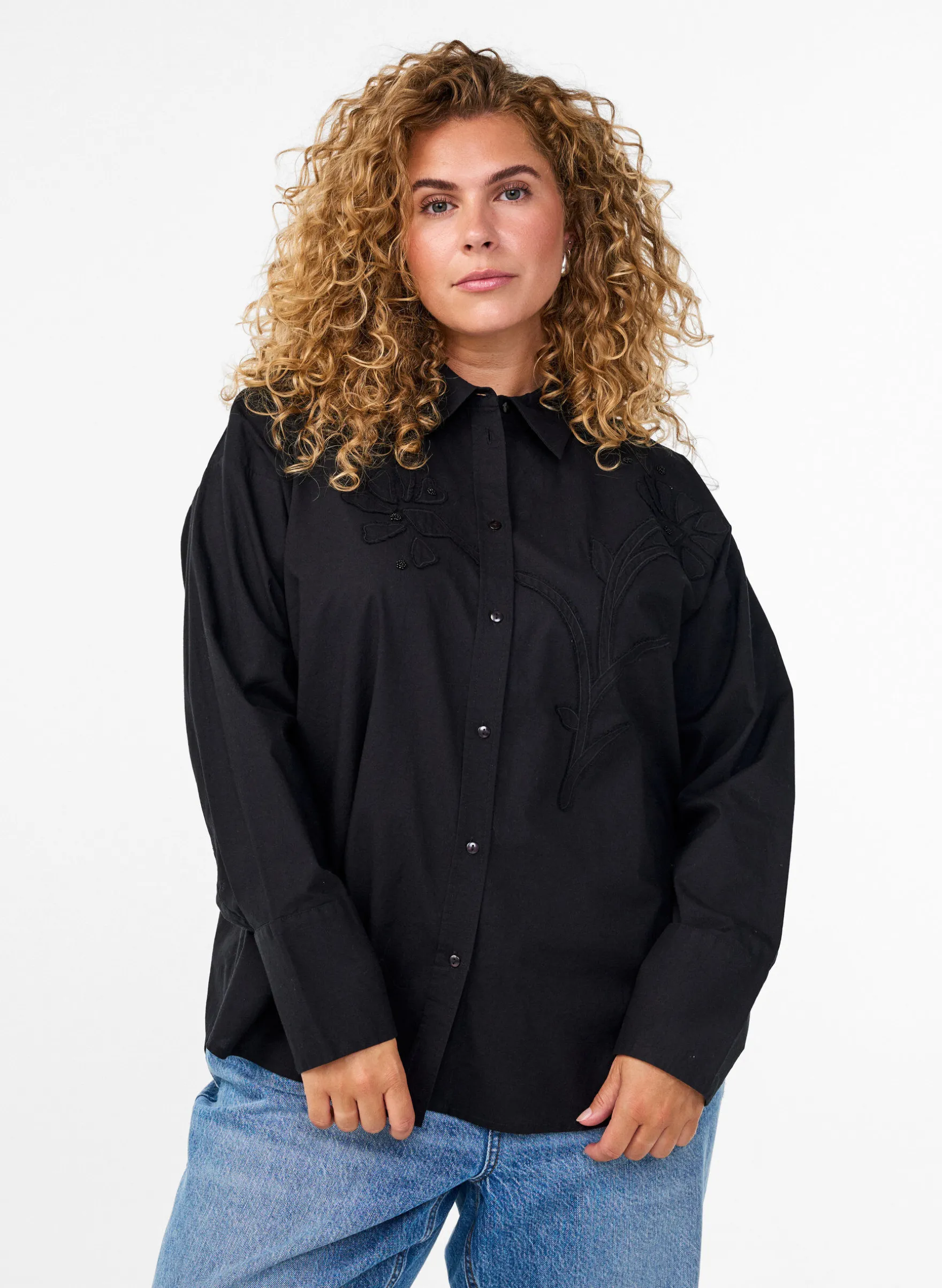 Baumwollbluse mit Ton-in-Ton-Blumenstickerei