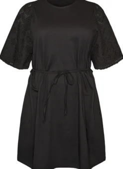 Baumwollkleid mit Broderie-Anglaise-Ärmeln und Bindegürtel