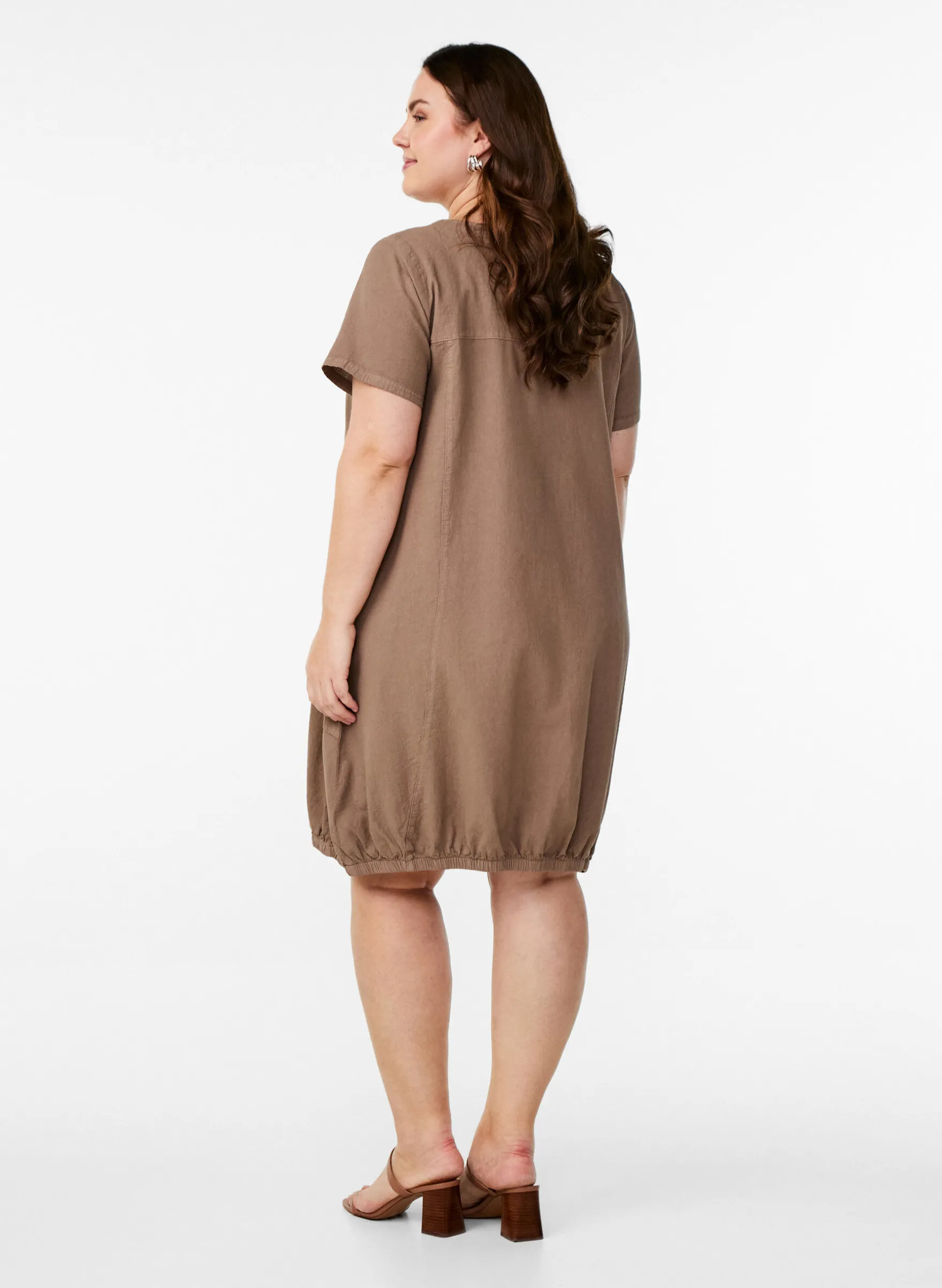 Baumwollkleid mit kurzen Ärmeln