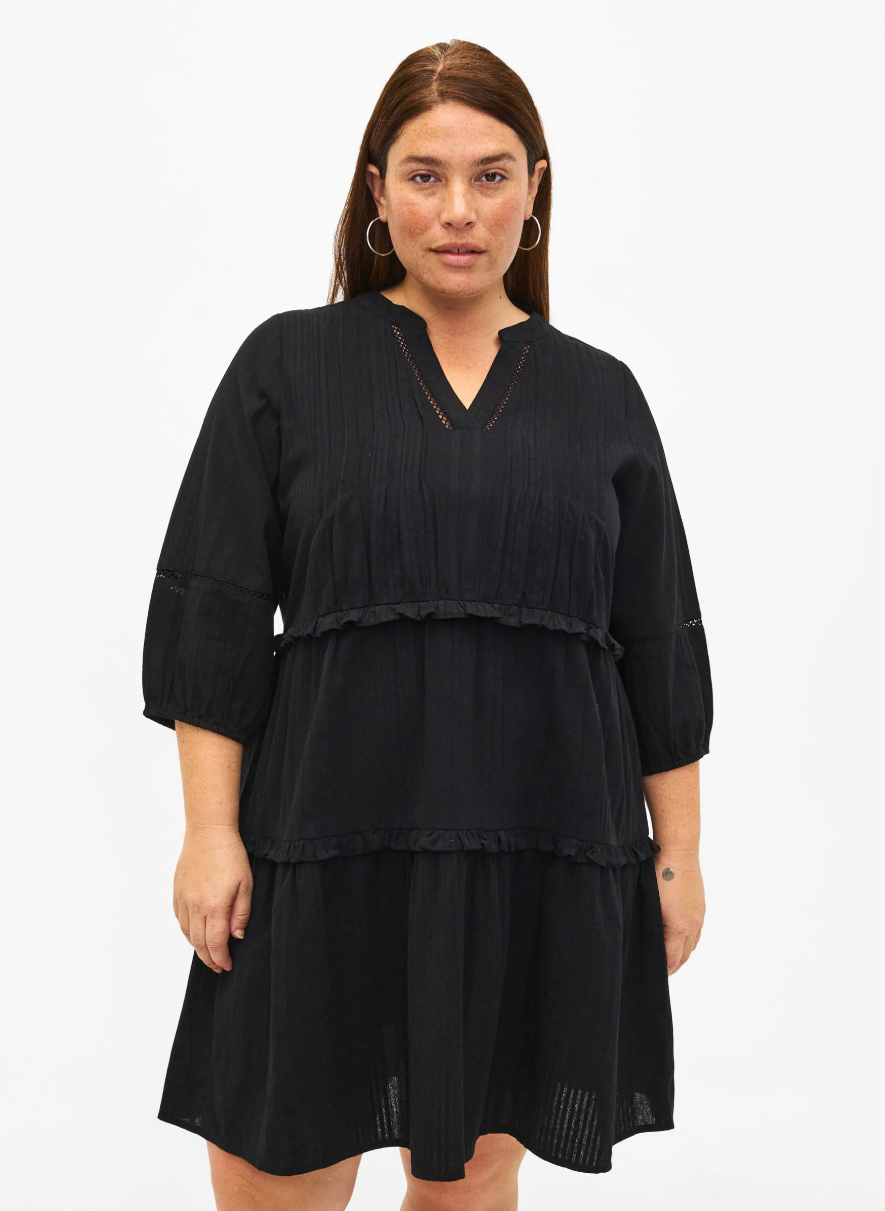 Baumwollkleid mit 3/4-Ärmeln und Rüschen