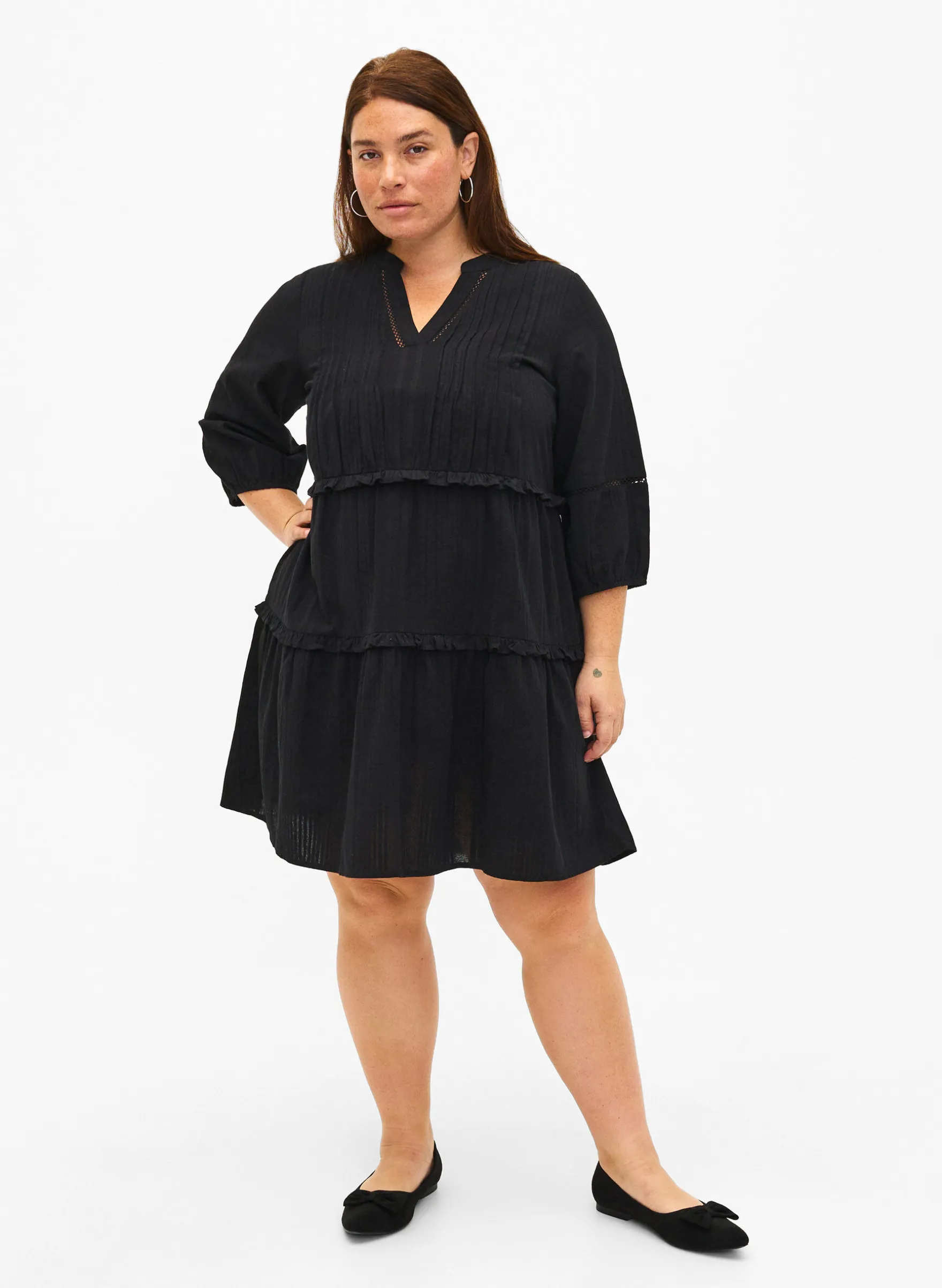 Baumwollkleid mit 3/4-Ärmeln und Rüschen