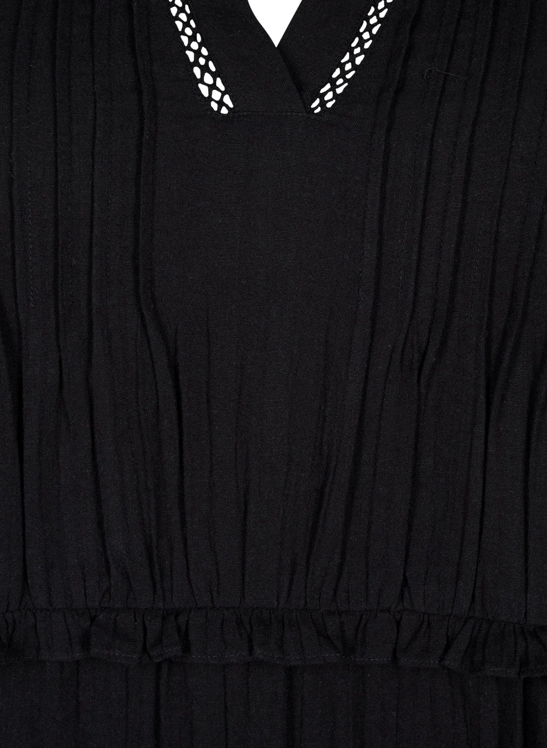 Baumwollkleid mit 3/4-Ärmeln und Rüschen