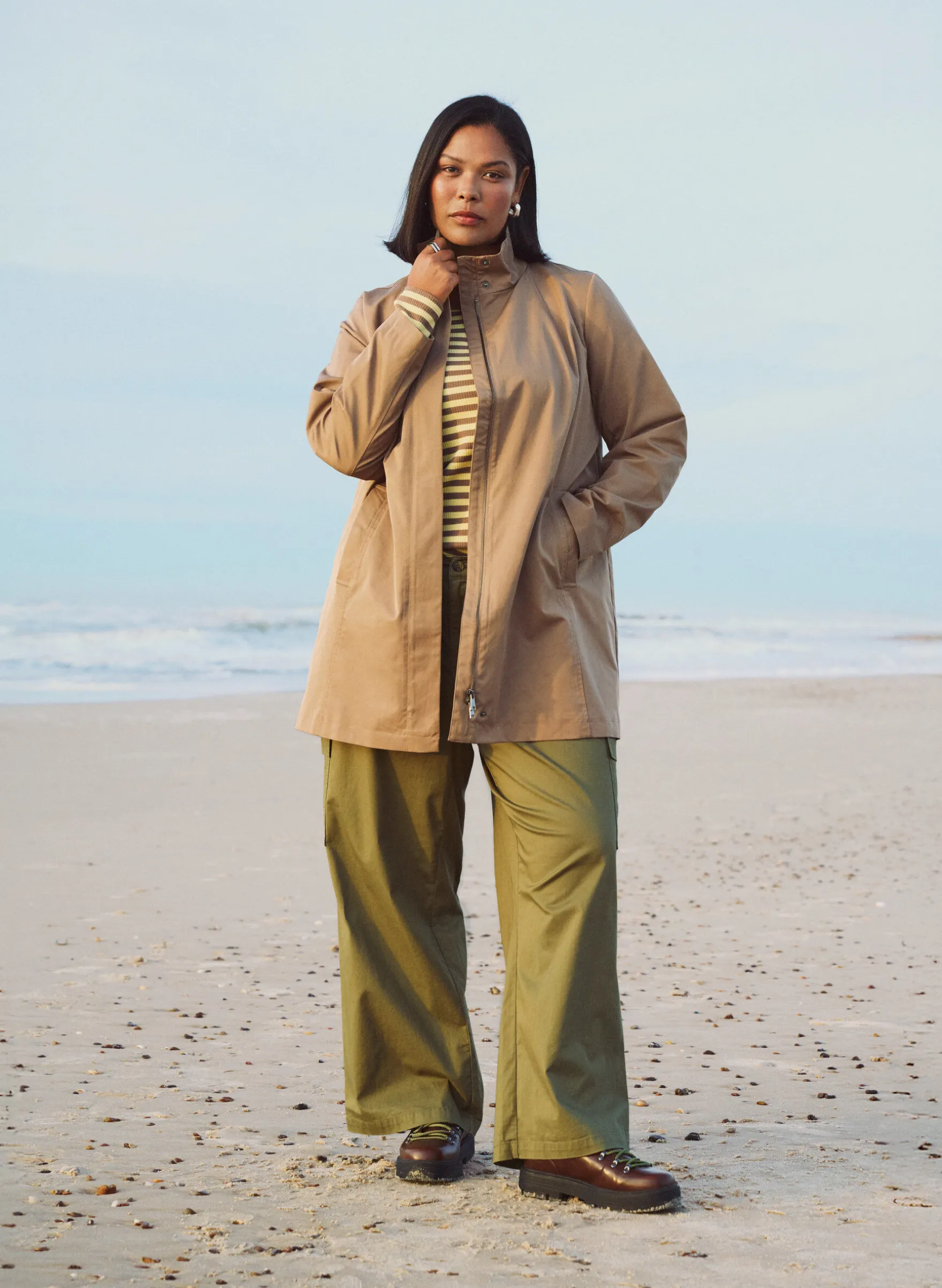 Übergangsjacke mit Taschen und hohem Kragen