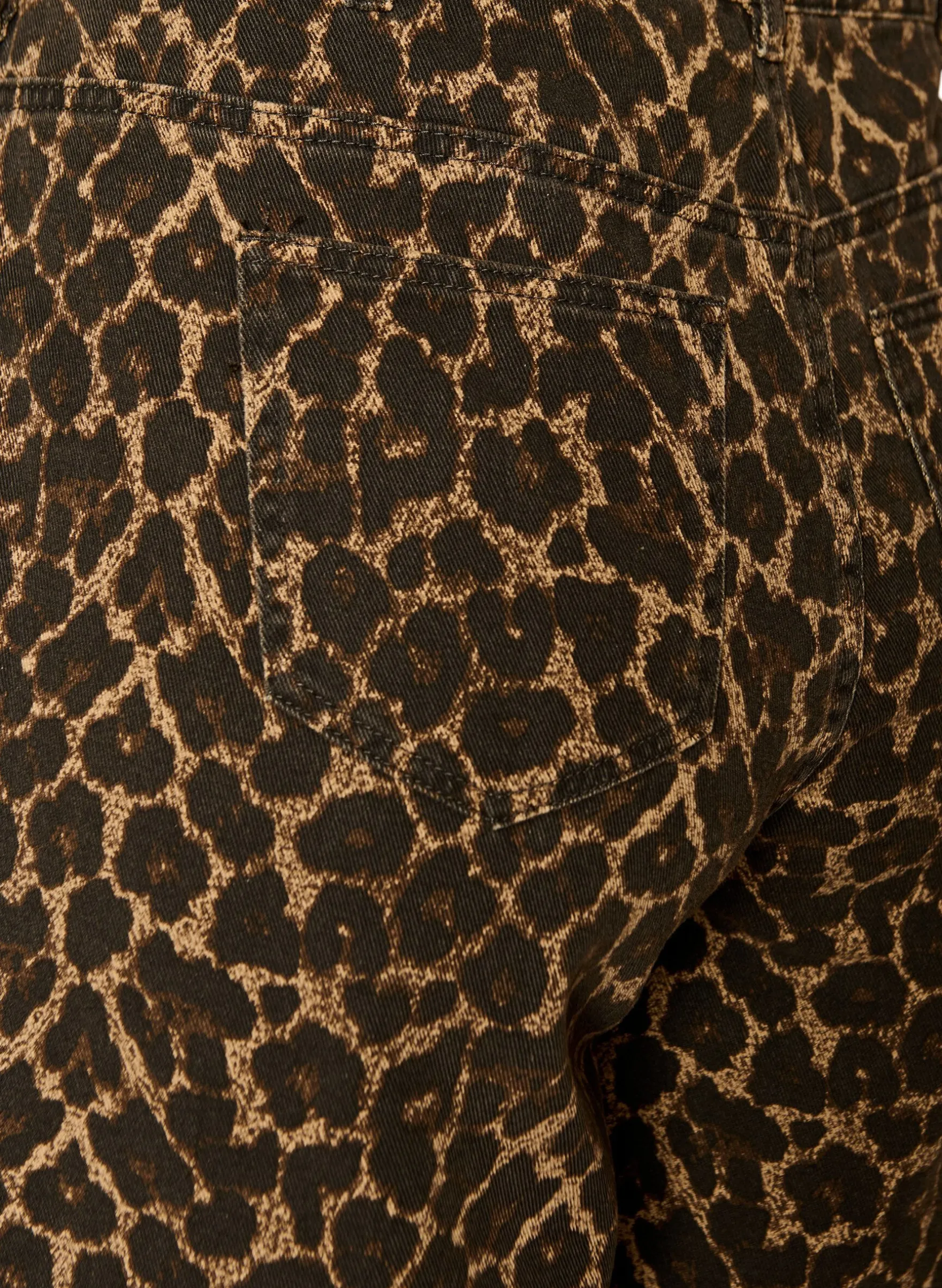 Bermuda Shorts aus Denim mit Leopardenmuster