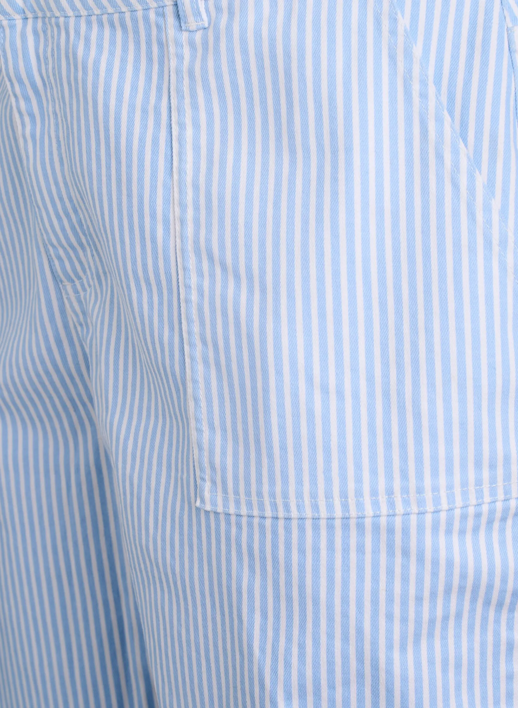 Bermuda-Shorts mit hohem Bund und Streifenmuster