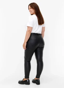 Beschichtete Amy Jeans mit Reißverschluss Detail