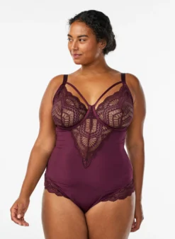 Bügel-Spitzenbody mit Trägerdetails