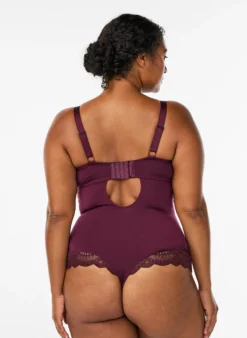 Bügel-Spitzenbody mit Trägerdetails