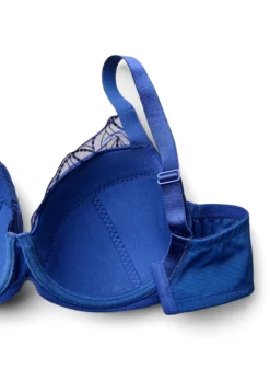 BH mit gepolsterten Cups und besticktem Mesh