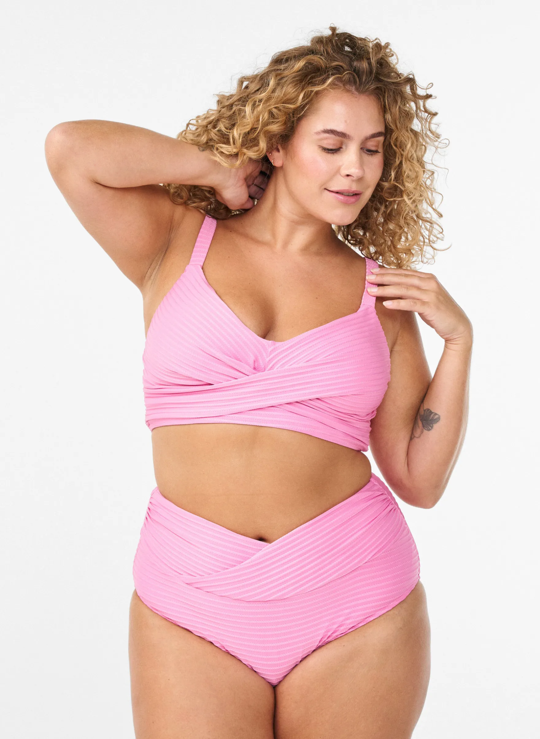 Bikinihose mit hoher Taille und Überkreuz-Details