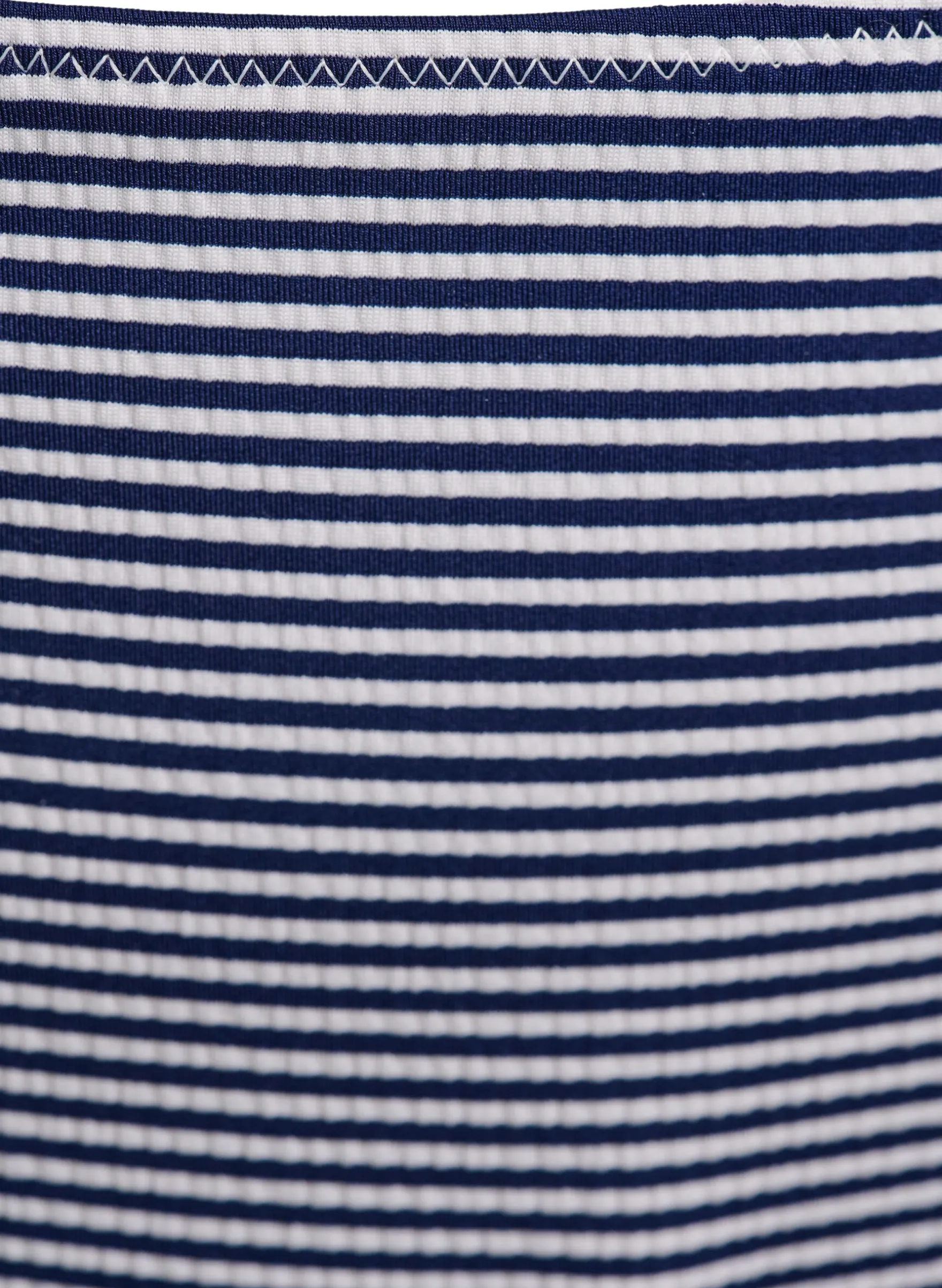 Bikinihose mit Streifenmuster und normaler Taille