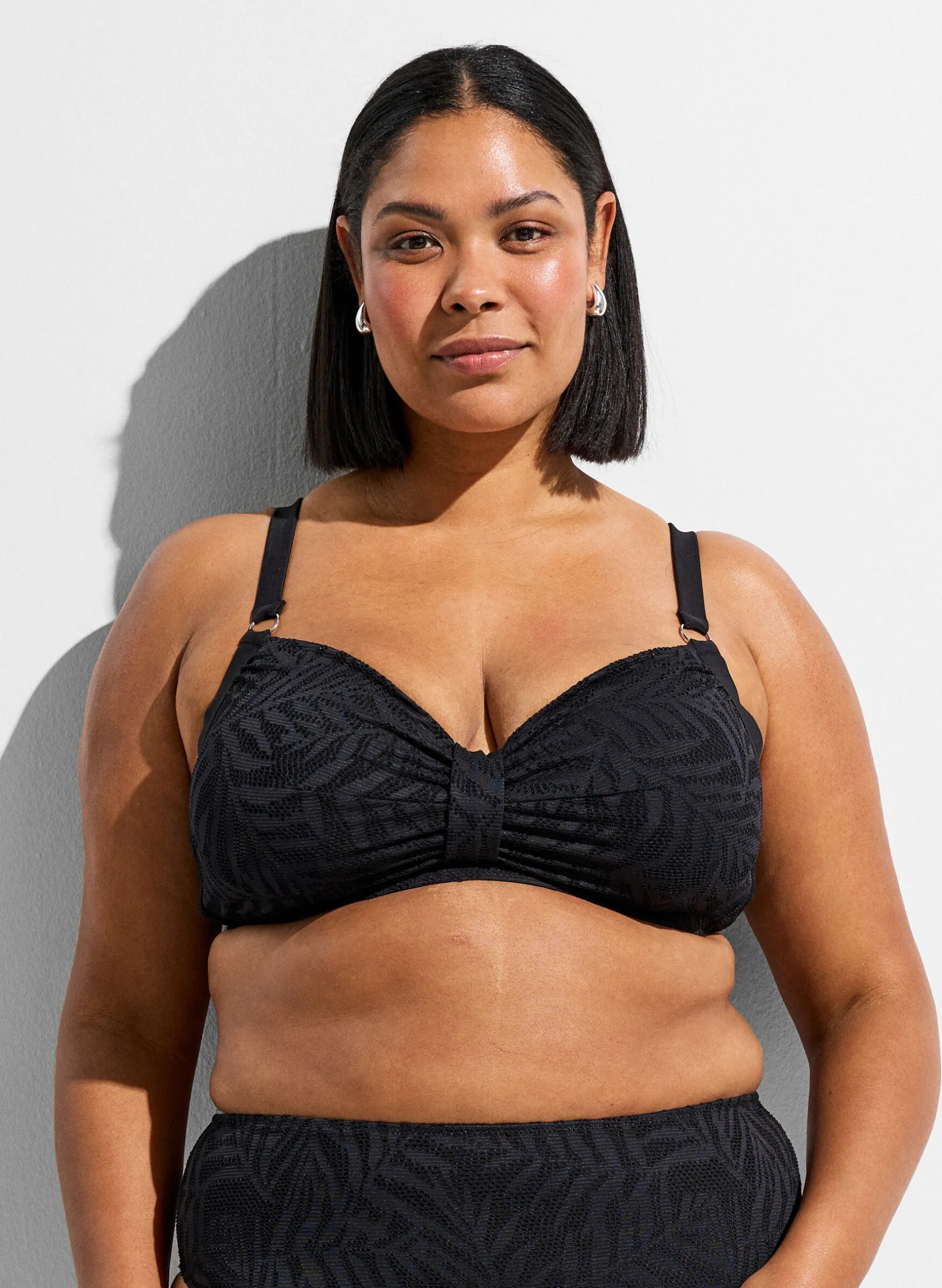 Bikini Top aus strukturiertem Mesh mit herausnehmbaren Einlagen