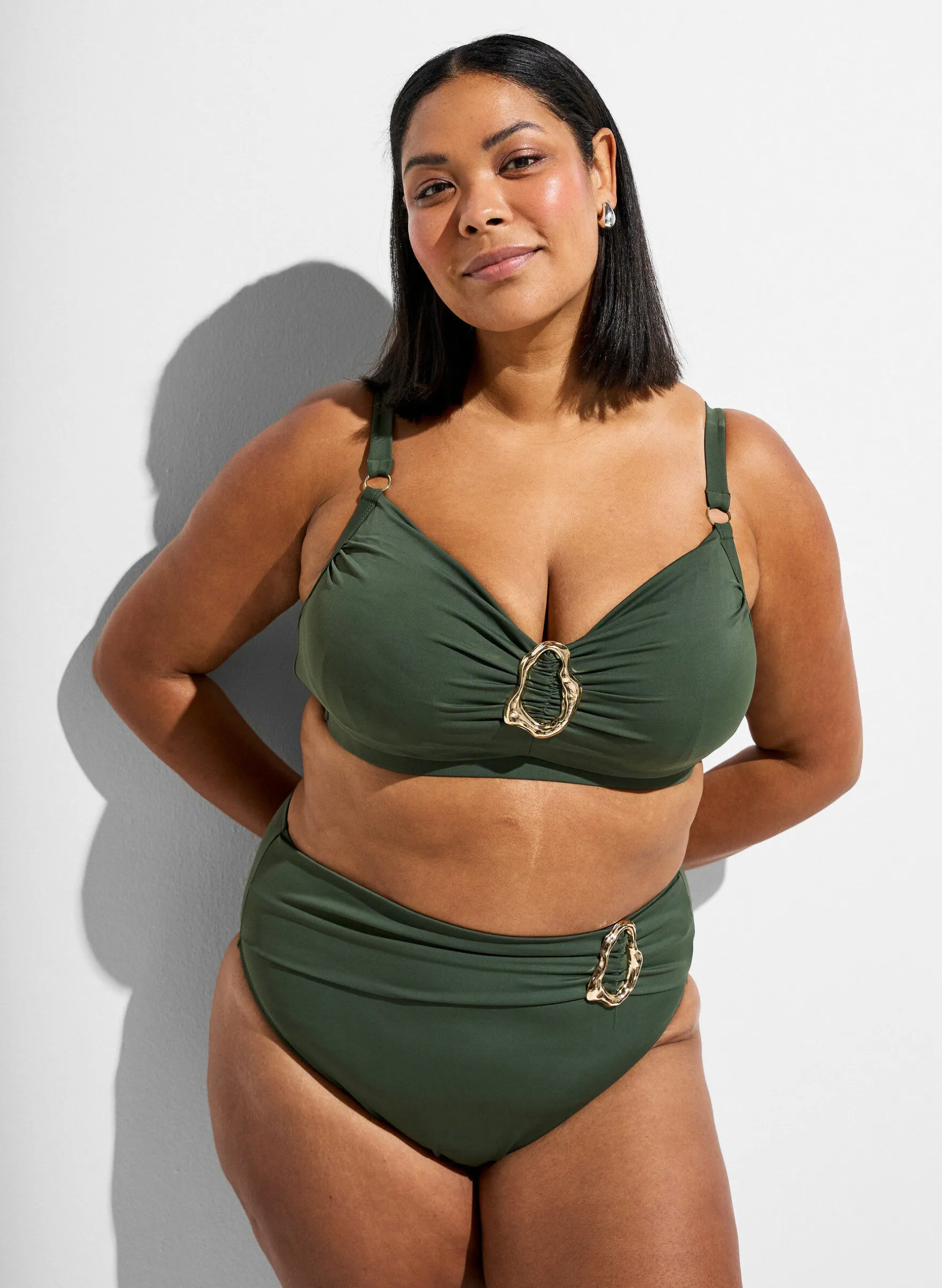 Bikini Top mit Bügel und goldfarbenem Detail