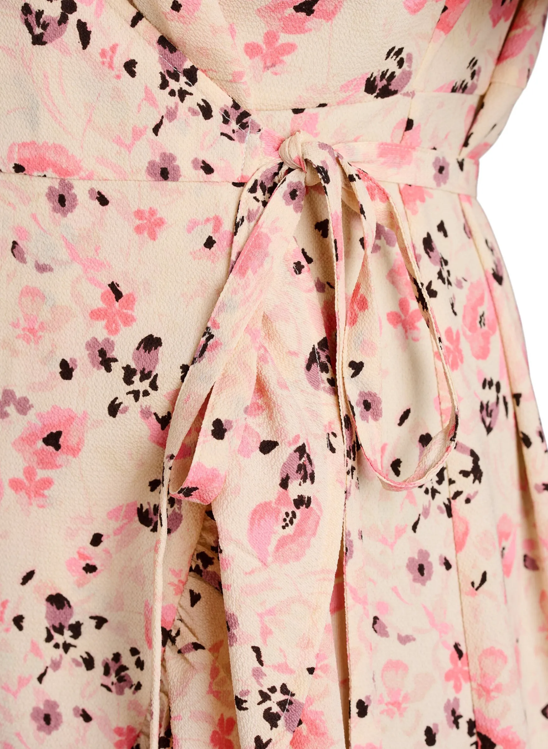 Blumiges Wickelkleid mit kurzen Ärmeln