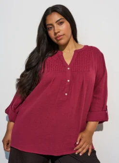 Bluse aus Baumwollmusselin mit Lochstickerei