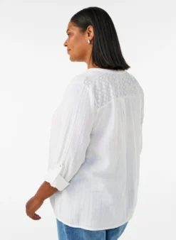 Bluse aus Baumwollmusselin mit Lochstickerei