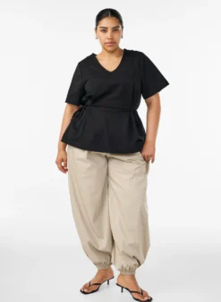 Bluse aus einer Baumwollmischung mit V-Ausschnitt und Bindeband