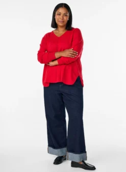 Bluse aus Feinstrick mit V-Ausschnitt und Detail auf der Vorderseite