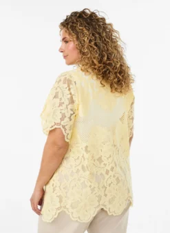 Bluse aus Spitze mit Rüschenkragen und kurzen Ärmeln