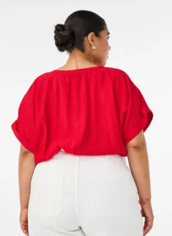 Bluse aus Viskose mit Knöpfen und Struktur