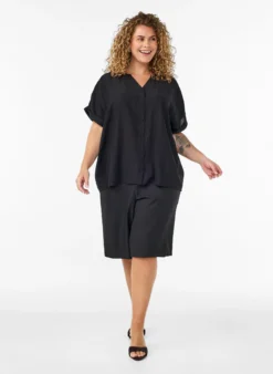 Bluse aus Viskose mit Knöpfen und Struktur