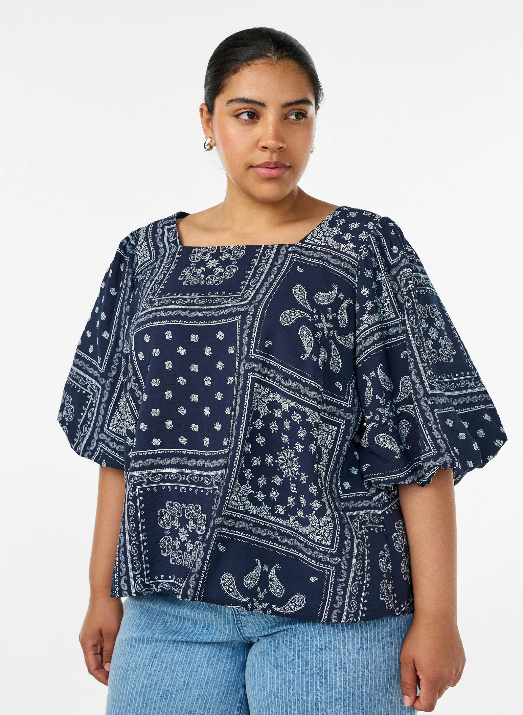 Bluse aus Viskose mit Paisleymuster und Ballonärmeln