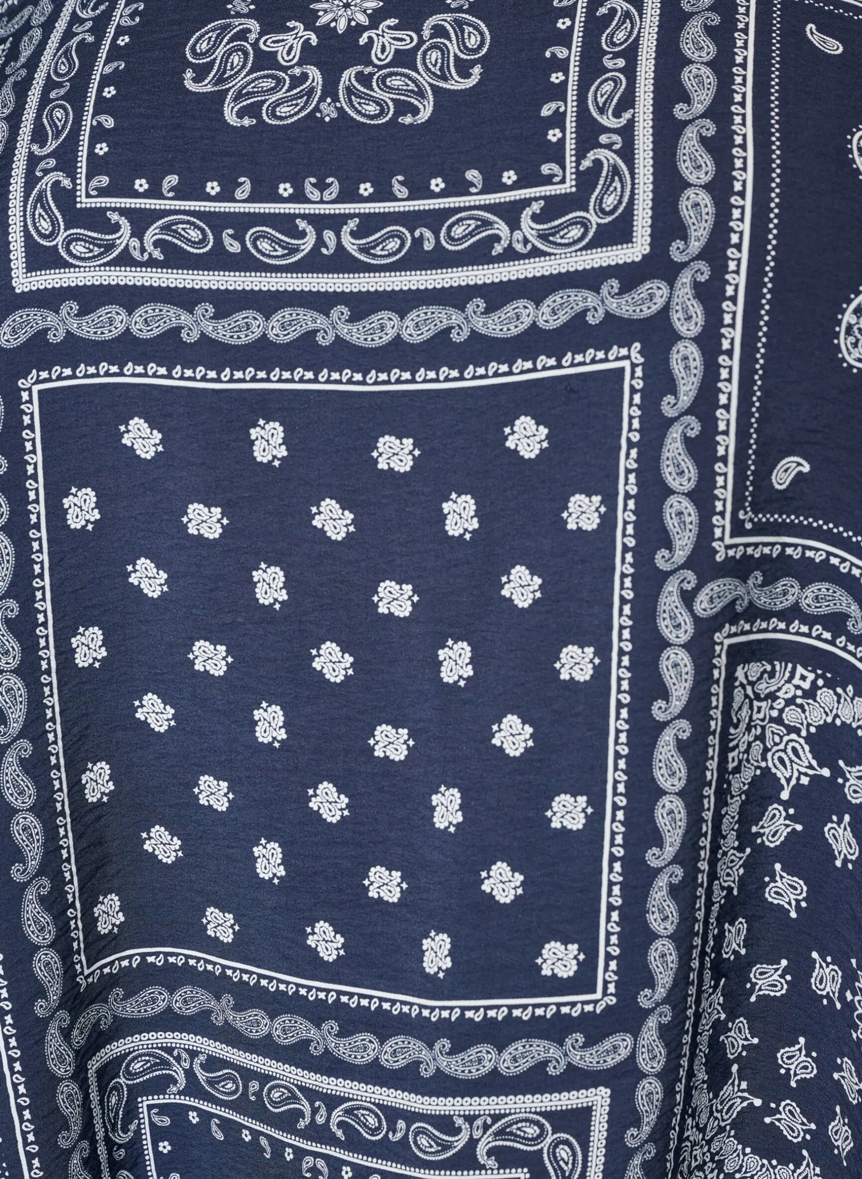 Bluse aus Viskose mit Paisleymuster und Ballonärmeln
