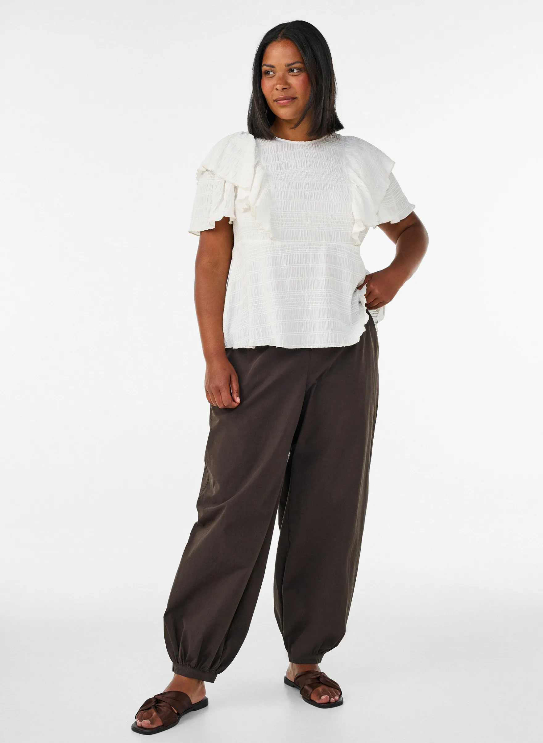 Bluse mit gesmokter Textur und Rüschenärmeln