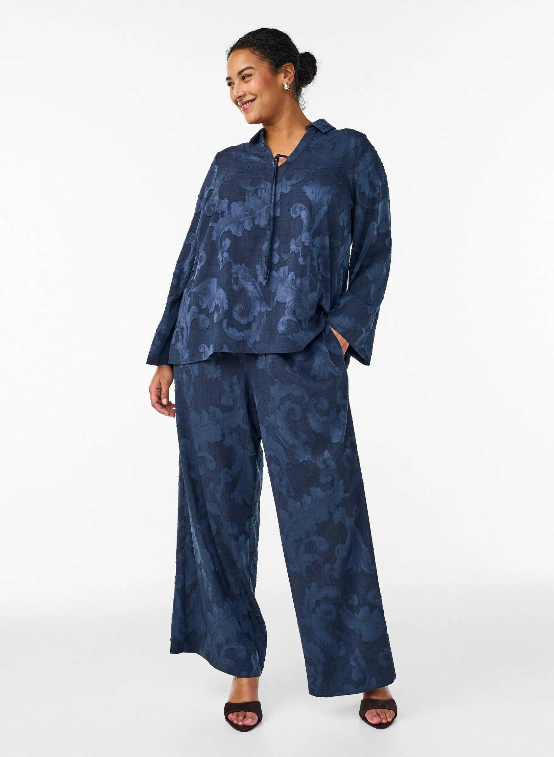 Bluse mit gewebter Struktur und V-Ausschnitt