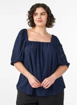 Bluse mit kurzen Puffärmeln und Lochmuster