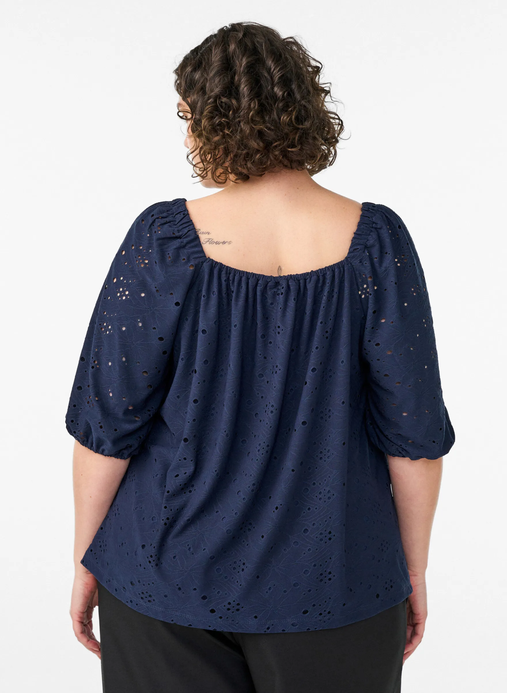 Bluse mit kurzen Puffärmeln und Lochmuster