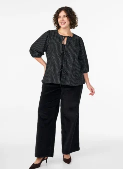 Bluse mit Nadelstreifen und Bindebändern