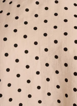 Bluse mit Punkten und Bindedetails