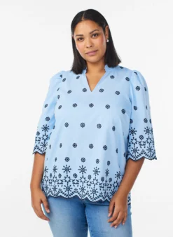 Bluse mit 3/4-Ärmeln und gesticktem Muster