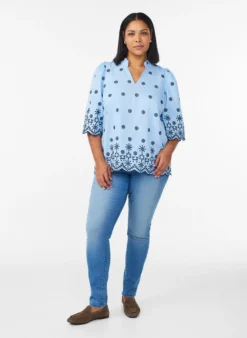Bluse mit 3/4-Ärmeln und gesticktem Muster