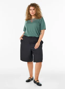 Bluse mit Spitzeneinsatz und Ballonärmeln