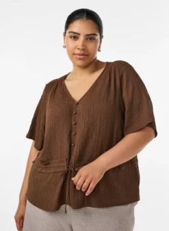 Bluse mit Struktur und Taillenbindung