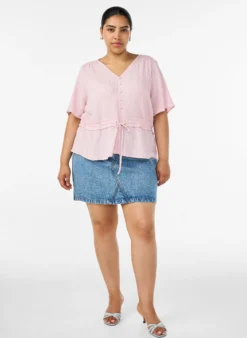 Bluse mit Struktur und Taillenbindung