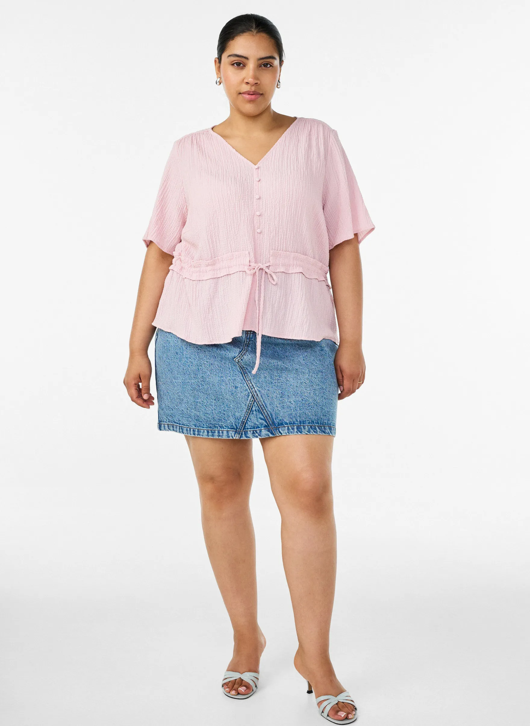 Bluse mit Struktur und Taillenbindung