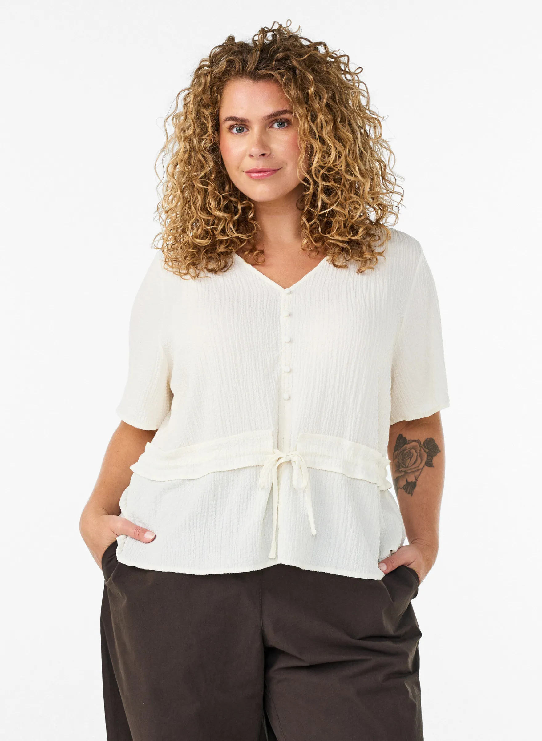 Bluse mit Struktur und Taillenbindung