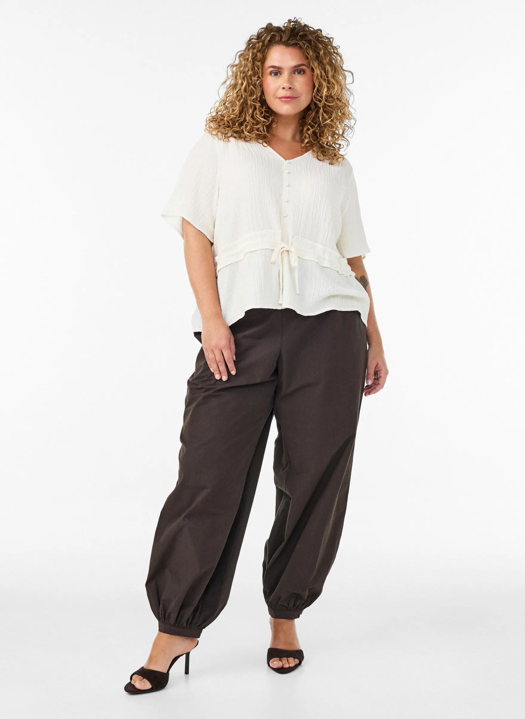 Bluse mit Struktur und Taillenbindung